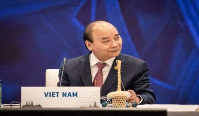 Vietnam Devlet Başkanı Phuc istifa etti