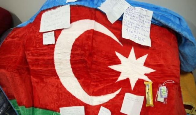 Azerbaycan'dan gelen yardımların içindeki notlar duygulandırıyor