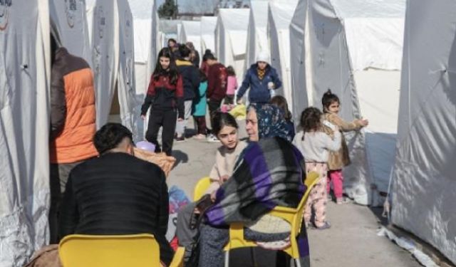Azerbaycan, Türkiye'ye binden fazla çadır gönderdi