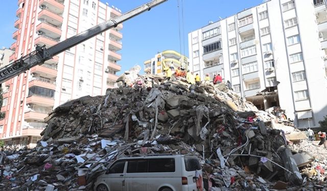 Depremde can kaybı bin 121'e yükseldi