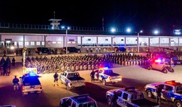 El Salvador'da Amerika kıtasının en büyük hapishanesi açıldı