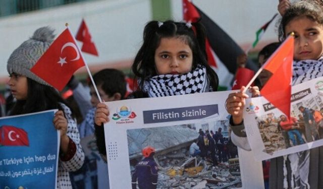 Filistinli çocuklar depremzede çocukları unutmadı: Kalbimiz masum insanlar için sızlıyor
