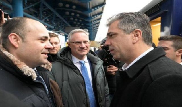 İsrail Dışişleri Bakanı ülkesinin büyükelçiliğini yeniden açmak için Kiev'de