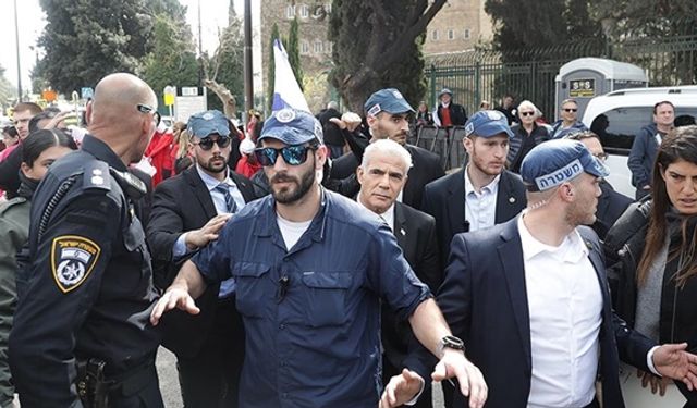 On binlerce İsrailli, Netanyahu hükümetini protesto etti