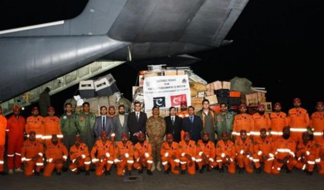 Pakistan Türkiye’ye arama kurtarma ekipleri gönderdi