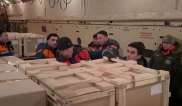 Rusya'dan depremzedelere 36 ton insani yardım gönderildi