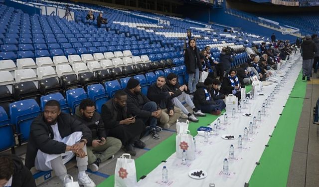 Chelsea stadında toplu iftar