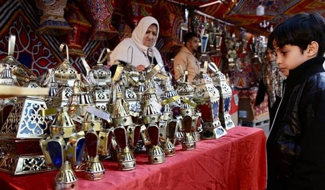Ramazanı fenerlerle karşılıyorlar