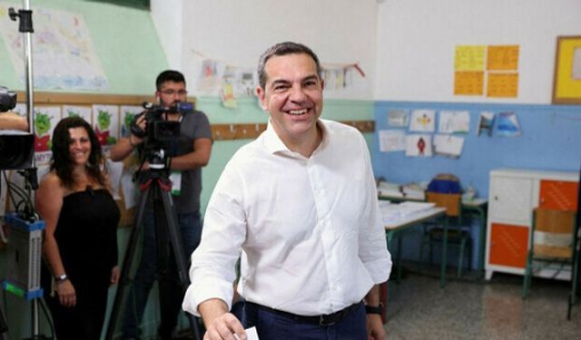 Yunanistan'da seçimi kaybeden istifa etti