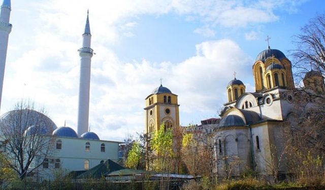 Kiliselerde silah depolandı iddiası