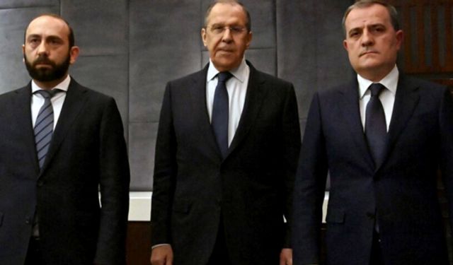 Lavrov, Azeri ve Ermeni mevkidaşlarıyla görüştü