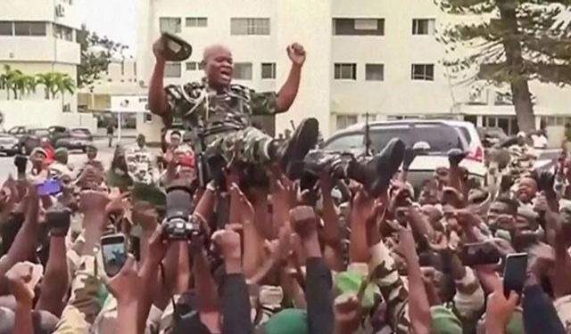 Gabon'daki darbeciler liderlerini açıkladı