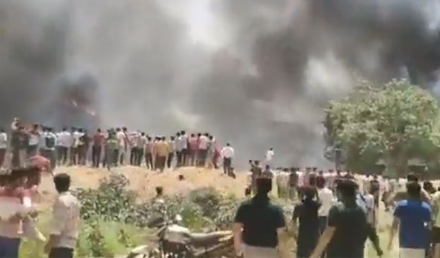 Hindistan'da 242 kişinin bulunduğu uçak evlerin çatısına düştü