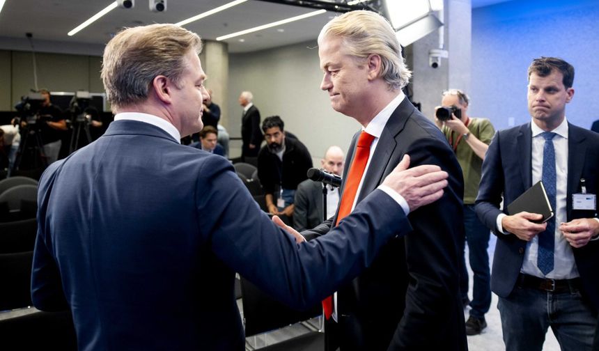 Irkçı Wilders çekildi Hollanda hükümeti düştü