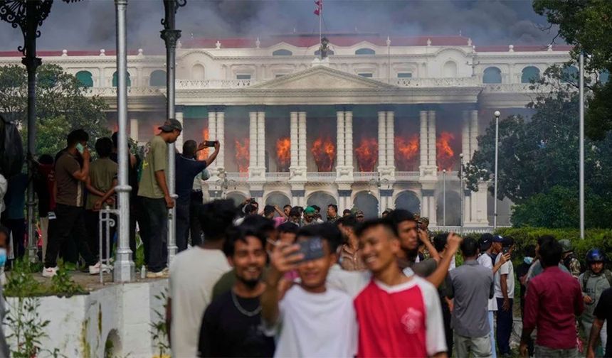 Nepal'de Neler Oluyor?