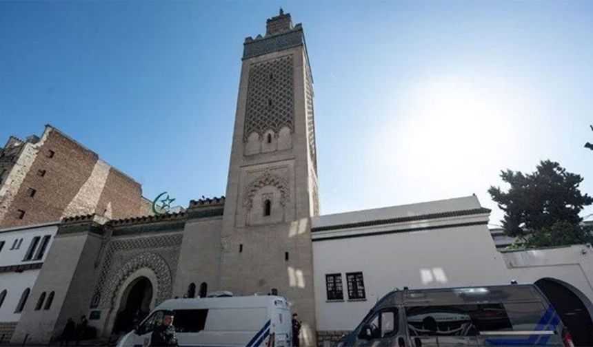 Paris'te 9 camiye eş zamanlı "domuzlu" saldırı