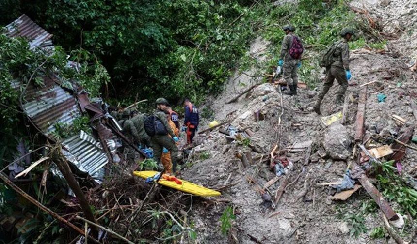 Önce deprem sonra yanardağ patlaması