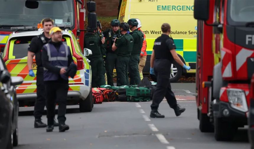 İngiltere'de Sinagog önünde silahlı saldırı, ölü ve yaralılar var