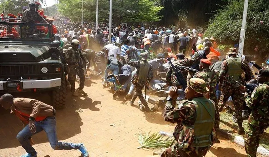 Eski başbakanın cenaze töreni kaosa dönde, 4 kişi öldü