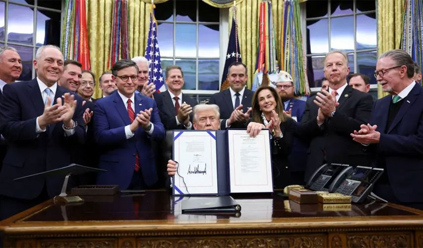 Trump hükümeti nihayet kepenkleri açabildi