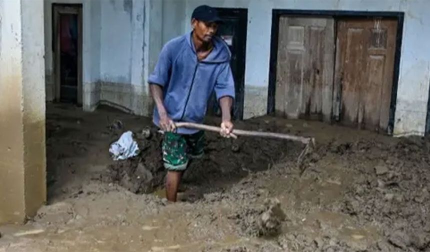 Endonezya'da yağışlar nedeniyle can kaybı 280'i aştı