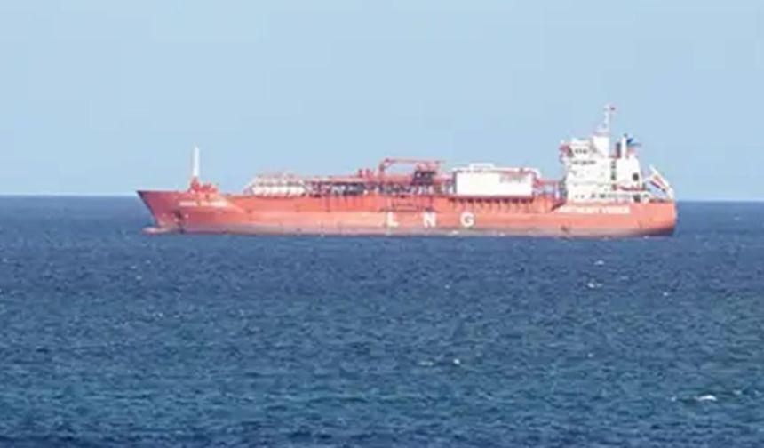 İran kaçak petrol tankerlerine el koydu