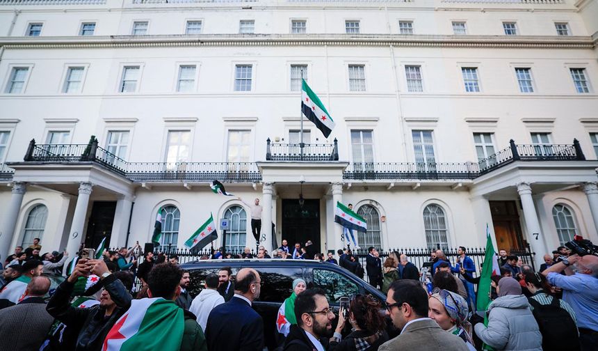 Suriye'nin Londra Büyükelçiliği 12 yıl sonra tekrar açıldı