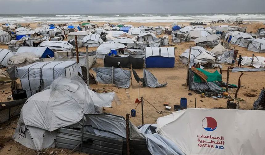 Gazze'de fırtına ve soğuk etkili oldu: Binlerce çadır zarar gördü