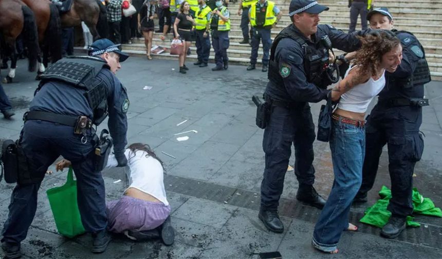 Avustralya'da Herzog protestolarına sert müdahale