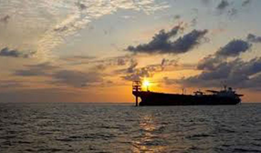 İran Körfez'de 2 petrol tankerine el koydu