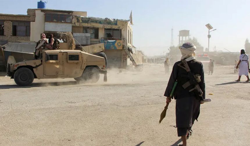 Pakistan: Afganistan ile açık savaşa girdik