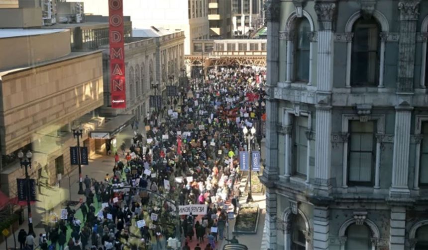 İran değil ABD karıştı: Milyonlarca Amerikalı Trump'a karşı sokaklara döküldü