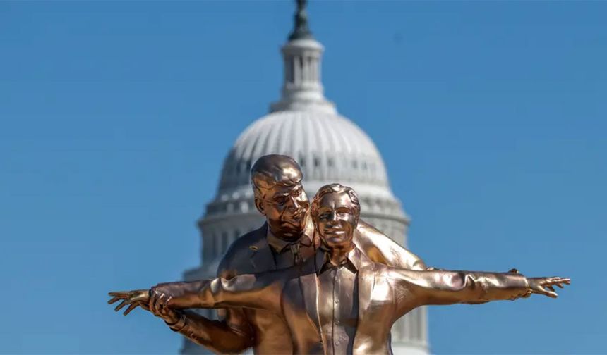 Trump ve Epstein heykeli ABD başkentinde sergilendi