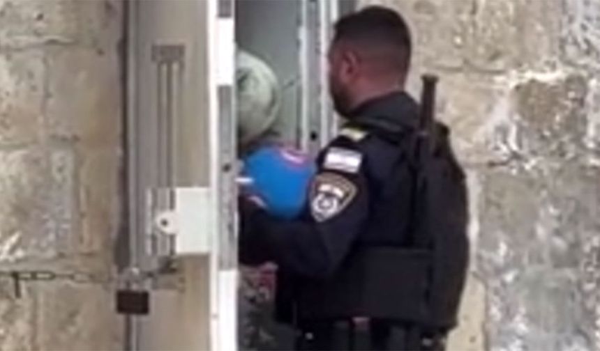 Filistinli çocukların topunu patlattılar