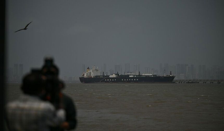 Trump çırpındıkça daha çok batıyor şimdi de Hürmüz'ü tamamen kapattı