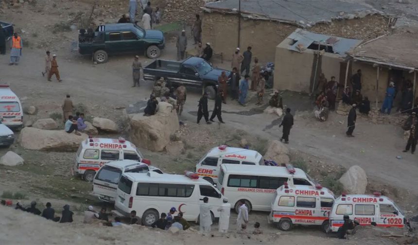 Pakistan'da silahlı saldırı: Ölen ve kaçırılan Türk vatandaşları da var