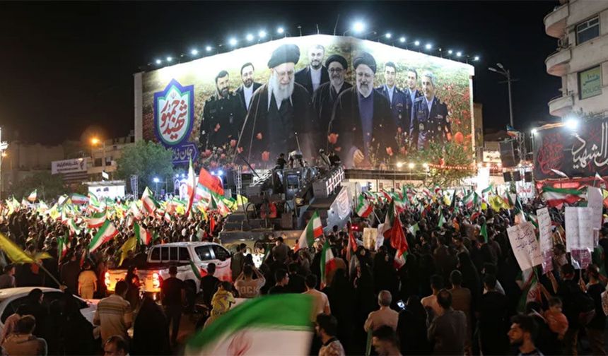 Tahran'da onbinler ABD ve İsrail'i protesto etti