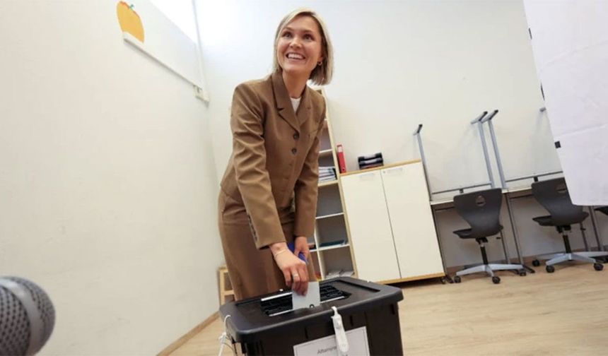 İzlanda AB müzakereleri için referanduma gitti