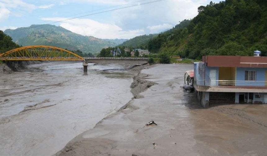 Nepal-Tibet sınırında felaket: 165 ölü, 1300'den fazla kişi kayıp