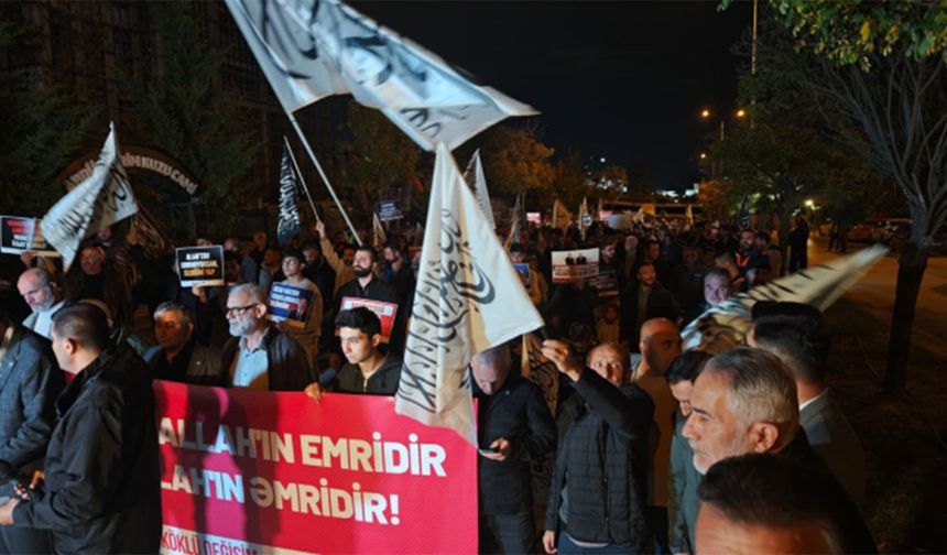 Azerbaycan'daki başörtüsü yasağı Türkiye'de protesto edildi