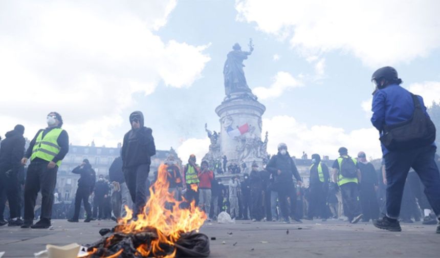 Fransa'da sarı yelekliler yeniden sokakta! Paris ve Marsilya'da ortalık karıştı, yüzlerce gözaltı var