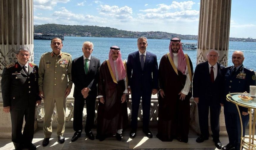 Türkiye'den 7 ülkeyi buluşturan kritik toplantı: İstanbul'da Hürmüz, İran ve Ukrayna masaya yatırılacak