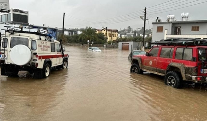 Sağanak, KKTC'de hayatı olumsuz etkiledi