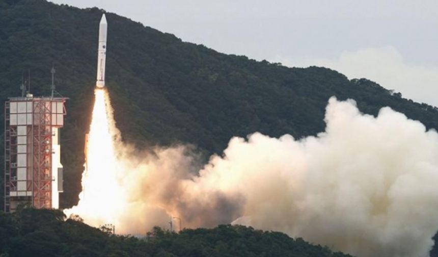 Japonya'da deneme sırasında roket motoru patladı