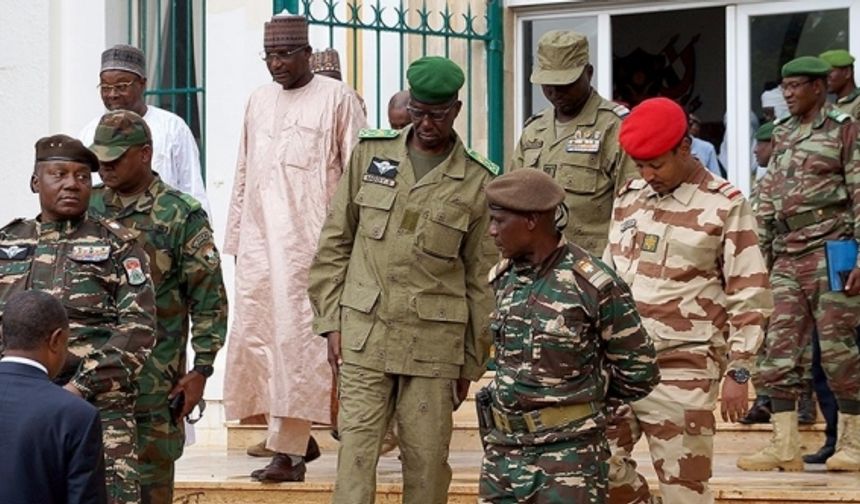 Nijer ECOWAS'a kafa tuttu, havaalanını kapattı savaş yaklaşıyor mu?