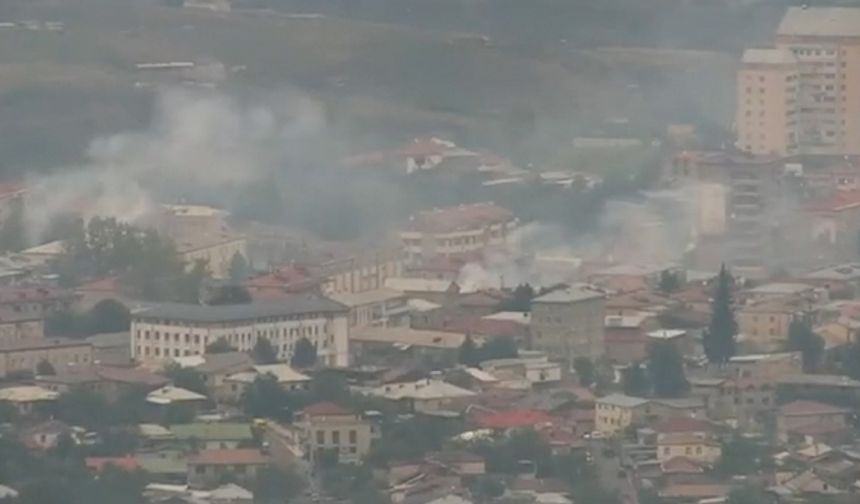 Ermeniler terk ettikleri yerleri ateşe veriyor